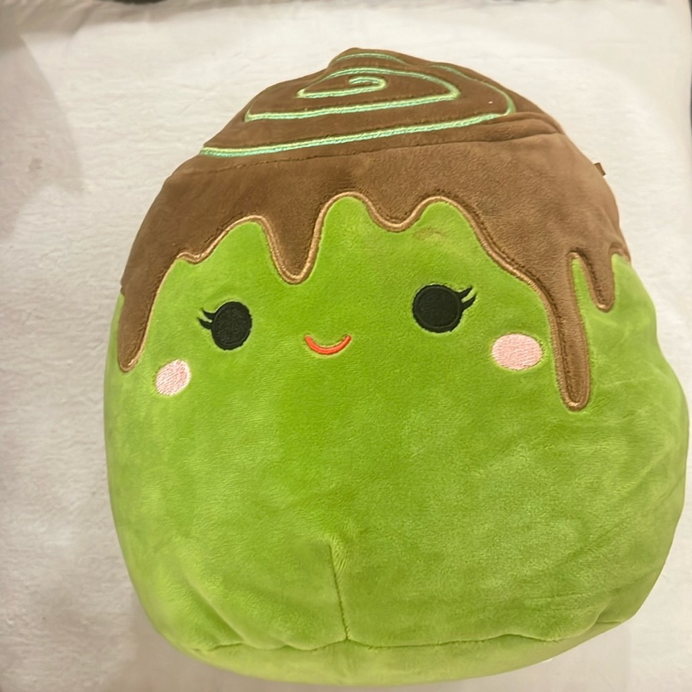 Malta the matcha cinnamon roll squishmallow